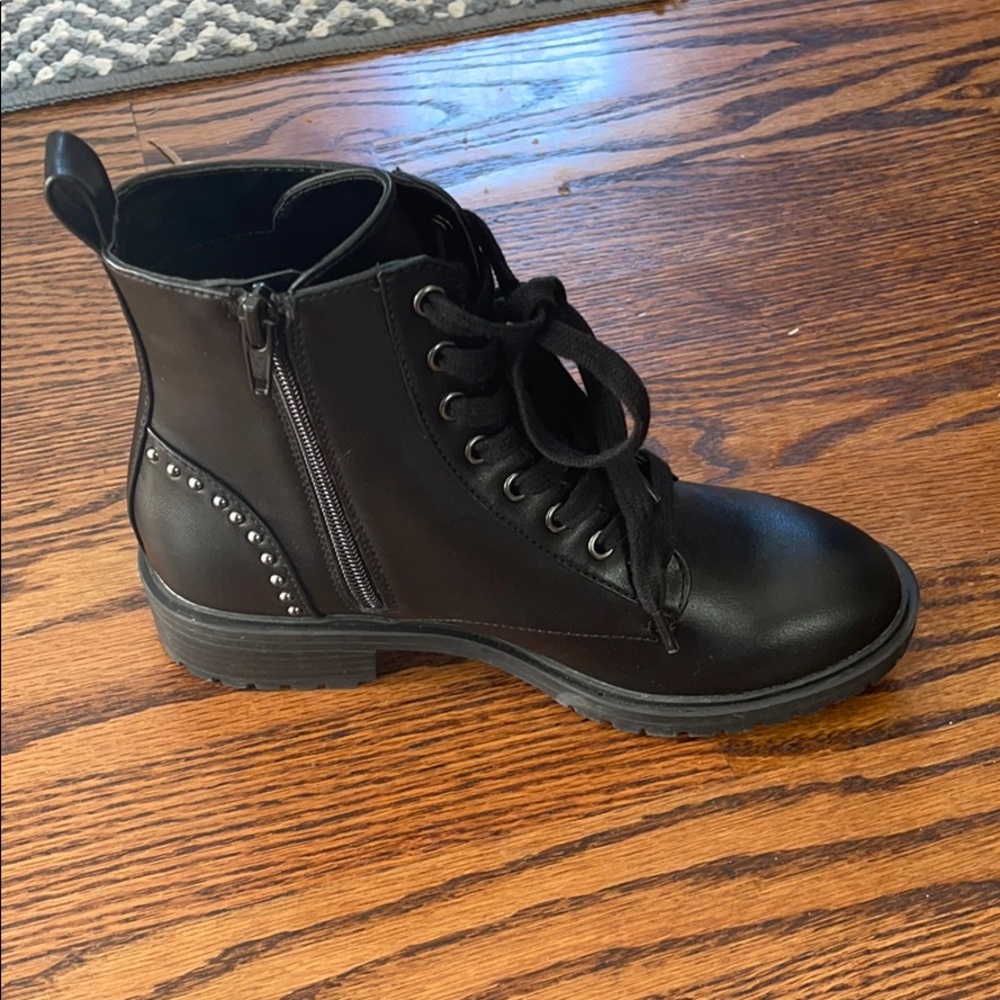 Boots - Picture 3 of 4